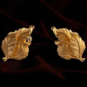 Vintage Signed Pennino Triple Leaf Brushed Gold Tone Clip On